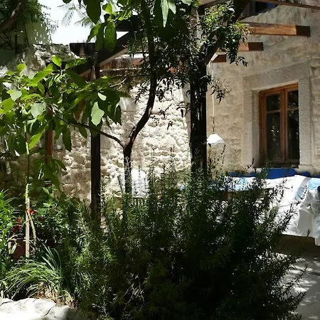 Stonehouse Pyrgou * Pirgou